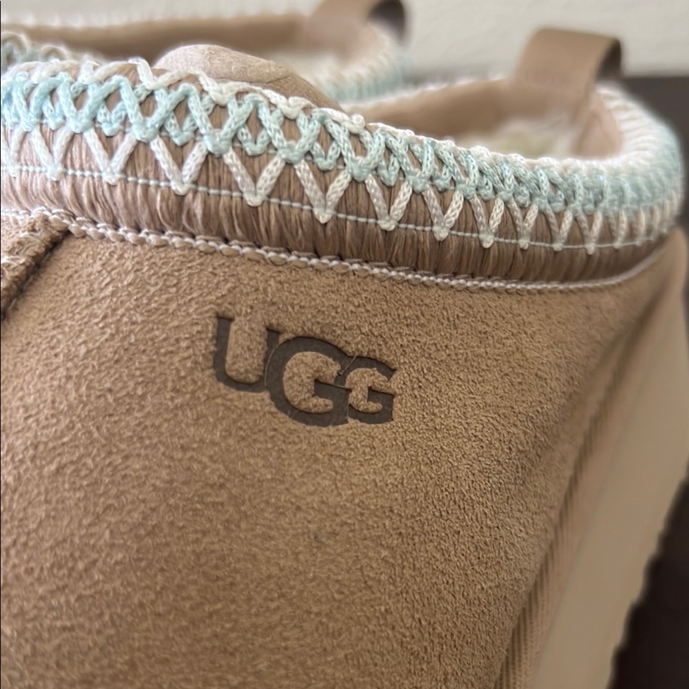 *SOLD* UGG Tazz wool-blend fleece-lined embroidered suede platform NO BOX - Picture 2 of 15